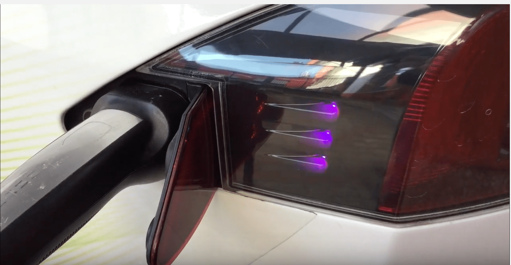 İZLE: Tesla'nın en yeni Paskalya yumurtası, Model S ve Model X'e Rainbow şarjını getiriyor