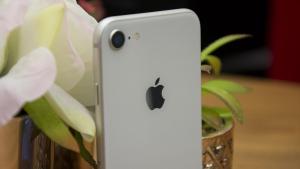apple_iphone_8_review _-_ логотип